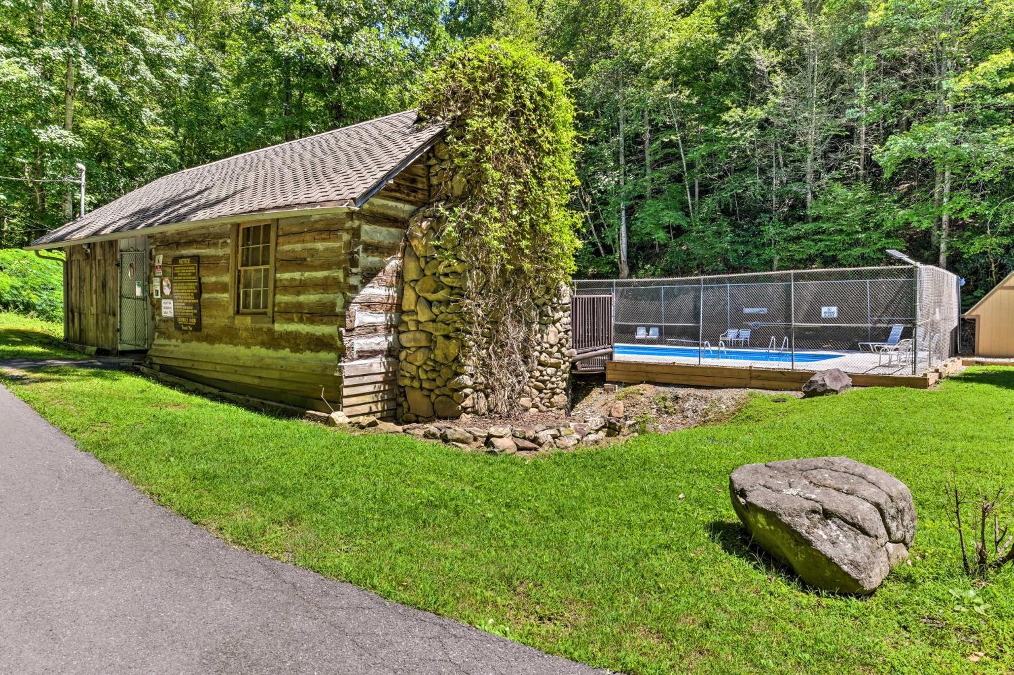 Updated Cobbly Nob Resort Home With Hot Tub! Гатлинбург Экстерьер фото