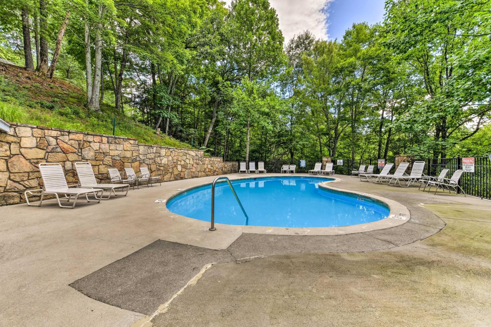 Updated Cobbly Nob Resort Home With Hot Tub! Гатлинбург Экстерьер фото