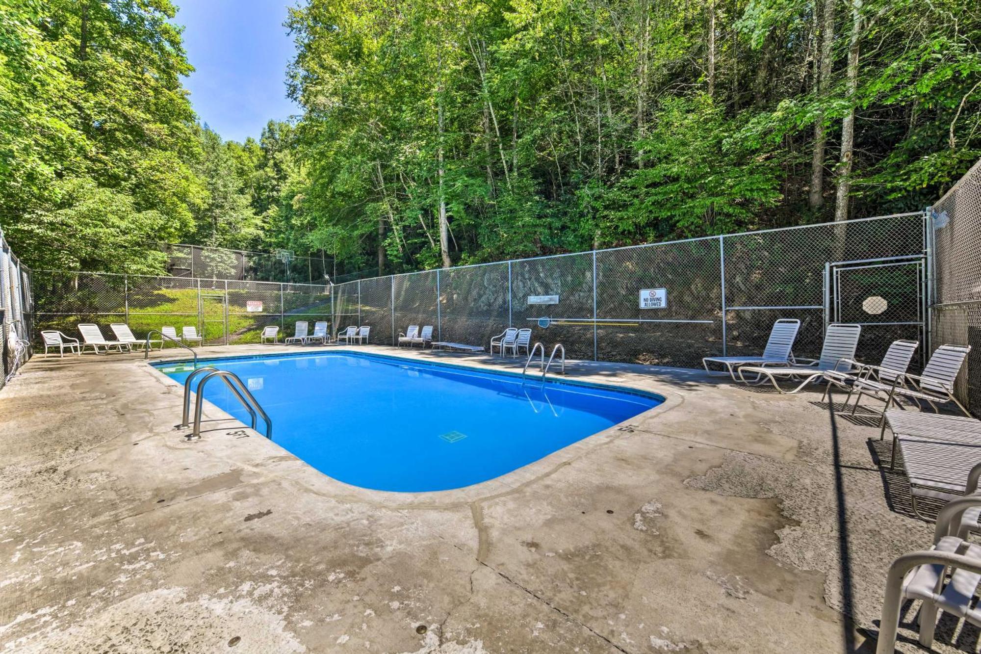 Updated Cobbly Nob Resort Home With Hot Tub! Гатлинбург Экстерьер фото