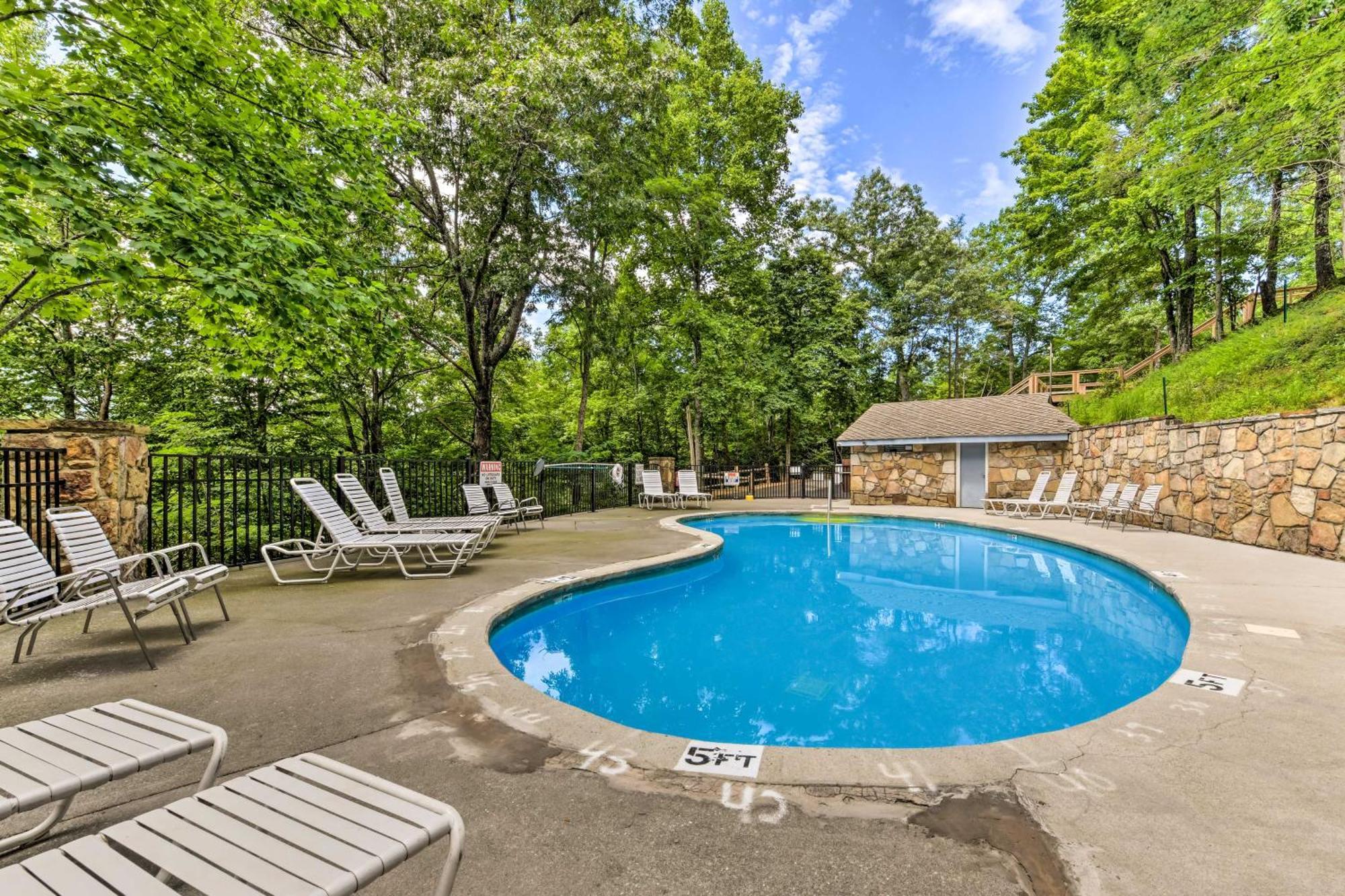 Updated Cobbly Nob Resort Home With Hot Tub! Гатлинбург Экстерьер фото
